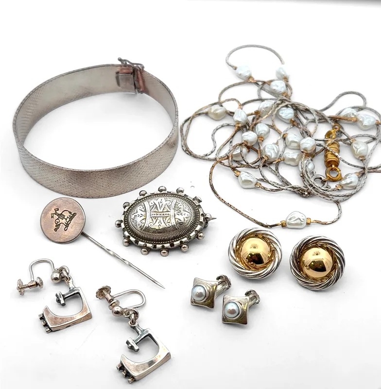 Collection of Jewellery Items