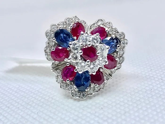 Statement ring - 18 kt. White gold - 5.40ct. tw. Diamond (Natural) - Ruby - Sapphire