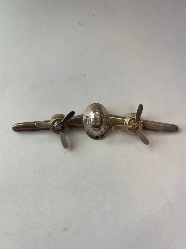 A Silver hallmarked 1939-45 War bomber brooch, 7.3g (1)