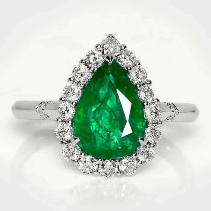 Ring - 14 kt. White gold, IGI 1.78 ct Zambia Green - 2.34ct. tw. Emerald - Diamond
