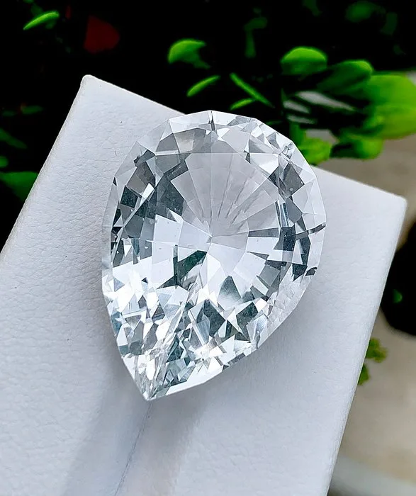 White Mixed gemstones - 31.58 ct - International Colored Gemstone Association (ICA GemLab) - Natural Rare Pollucite