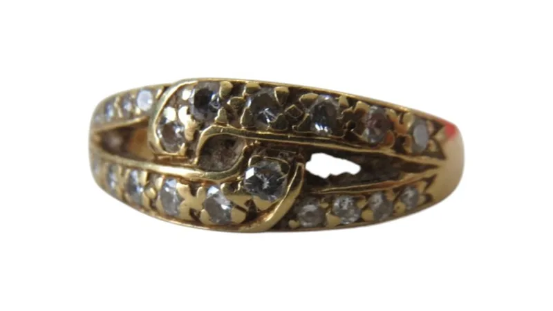 18ct Gold Ring set with chip Diamonds - AF missing stone 3.6g gross