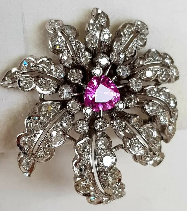 Brooch Platinum - 6.50ct. tw. Sapphire - Diamond - Magnificent brooch