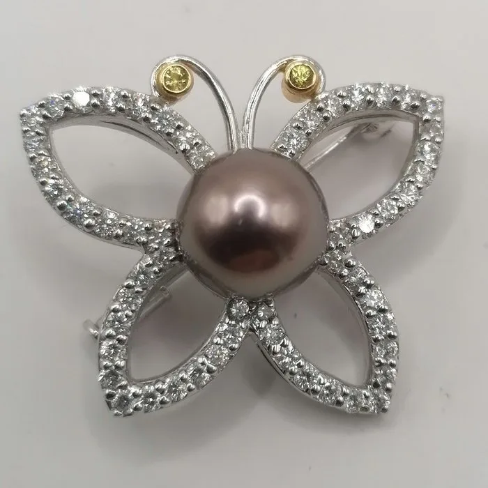 Brooch - 18 kt. White gold - 1.13ct. tw. Pearl - Diamond