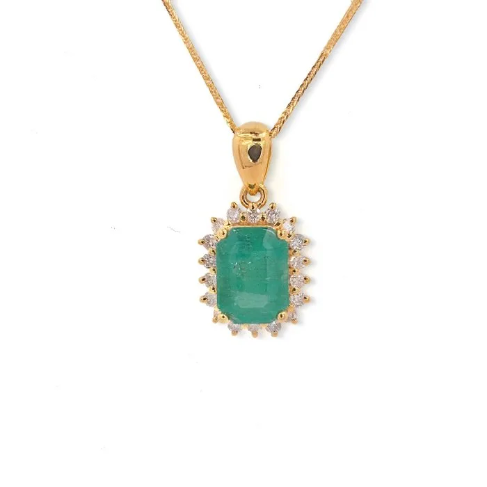 Necklace with pendant - 14 kt. Yellow gold - 0.96ct. tw. Emerald - Diamond