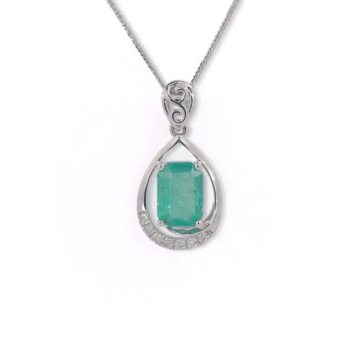 Necklace with pendant - 14 kt. White gold - 0.73ct. tw. Emerald - Diamond