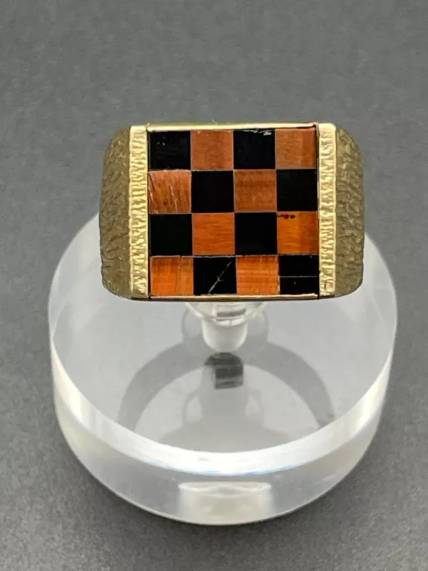 9 Carat Yellow Gold Onyx and Tiger Eye Checkerboard Signet Ring