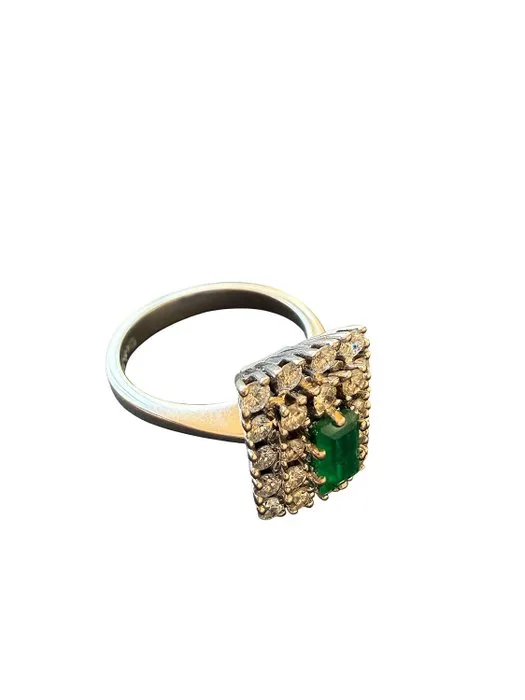 Cocktail ring - 18 kt. White gold - 1.19ct. tw. Emerald - Diamond - rosette ring