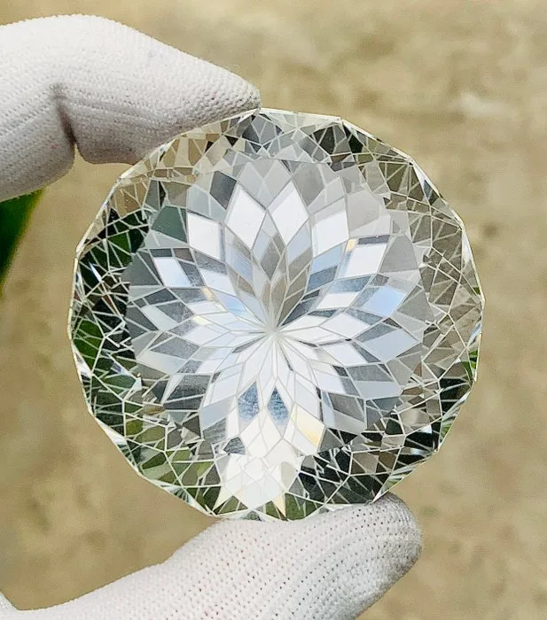 Colourless Quartz - 677.18 ct - International Colored Gemstone Association (ICA GemLab) - Big Round Quartz