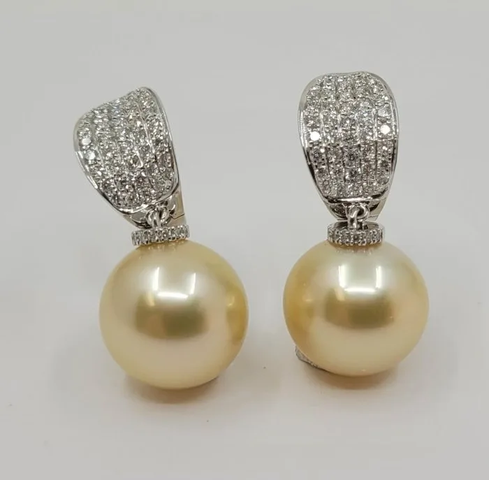 Earrings - 18 kt. White gold, 13mm Golden South Sea Pearls - 0.87ct. tw. Diamond (Natural) - Pearl