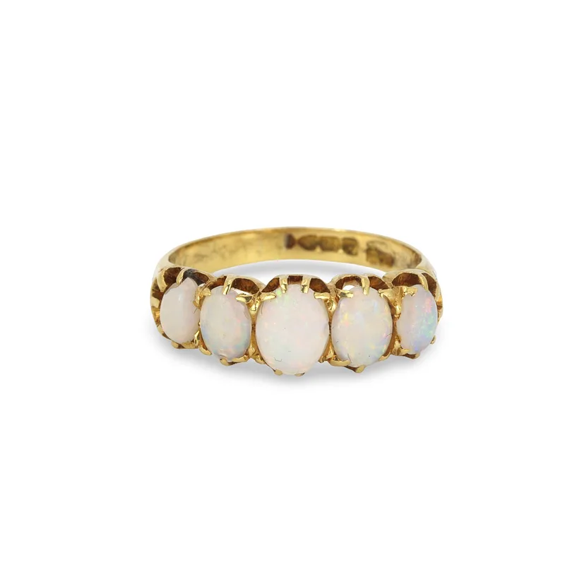 18CT Gold Opal Ring