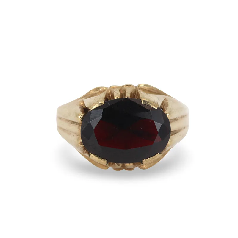 9CT Gold Garnet Ring