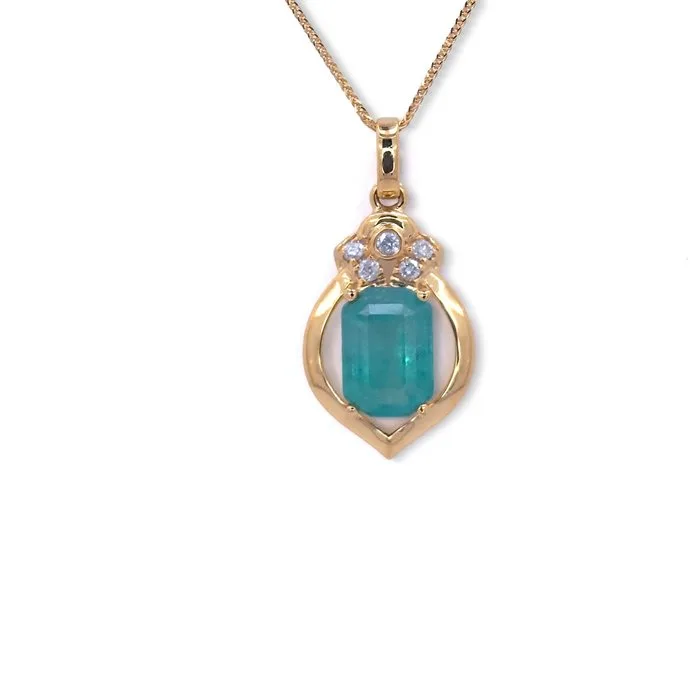 Necklace with pendant - 14 kt. Yellow gold - 0.72ct. tw. Emerald - Diamond