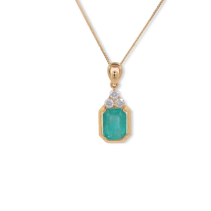 Necklace with pendant - 14 kt. Yellow gold - 1.04ct. tw. Emerald - Diamond