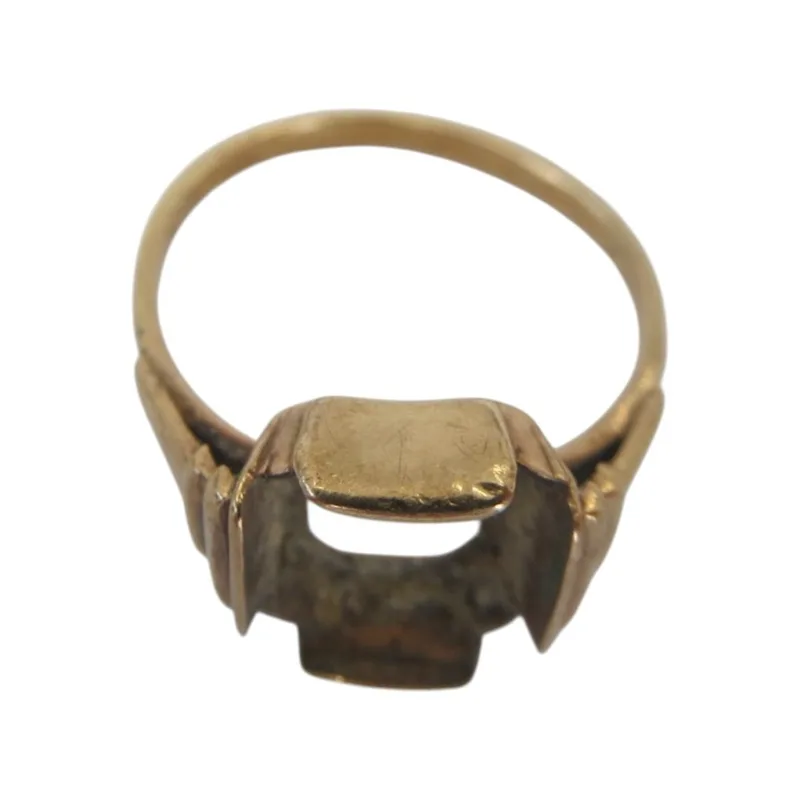 9ct gold ring - AF missing stone 1.5g
