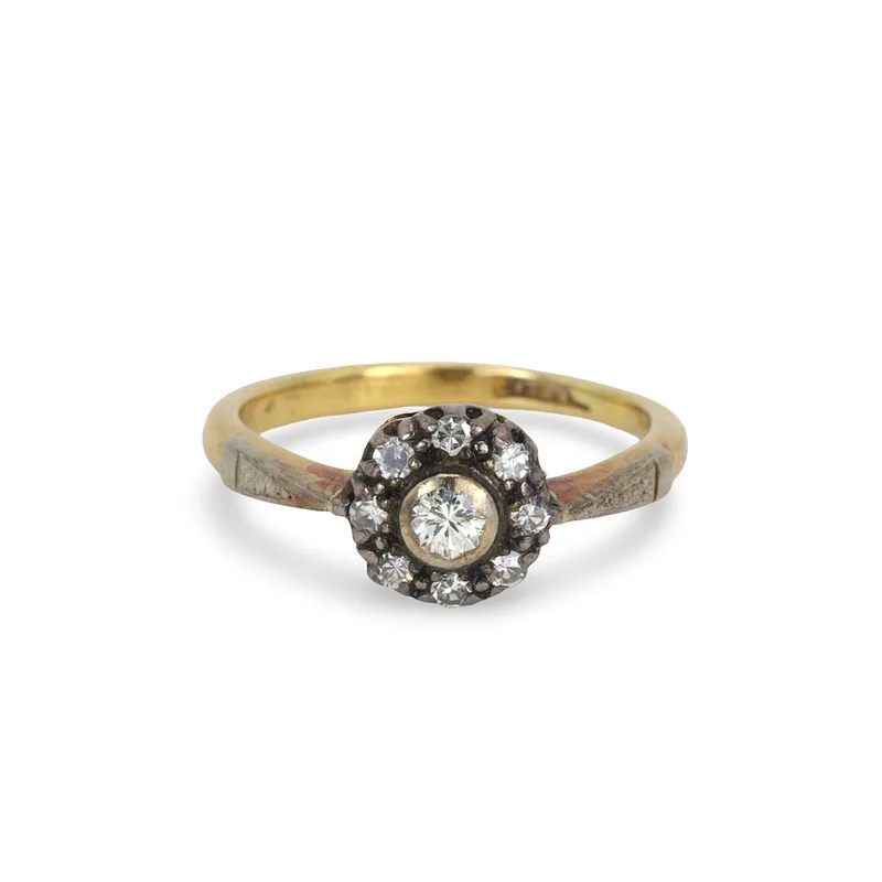 18CT Gold Diamond Cluster Ring