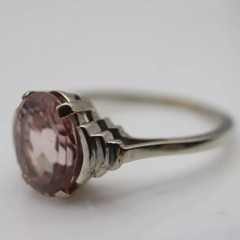 Art Deco-style 9ct white gold pink zircon-set solitaire ring, size P, 2,5g