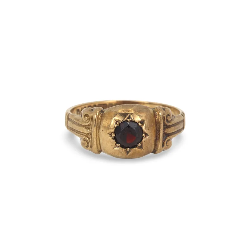 9CT Gold Garnet Ring