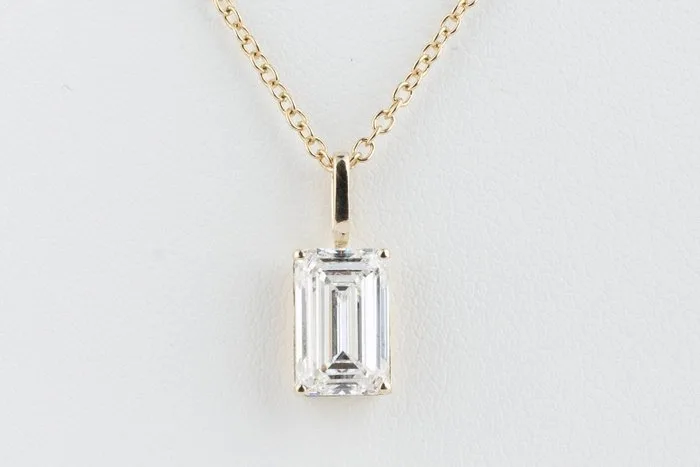 Chain - 14 kt. Yellow gold - 3.01ct. tw. Diamond (Lab-grown) - Emerald F-VVS2