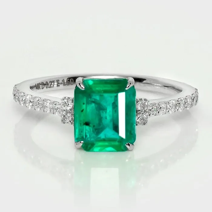 Ring - 14 kt. White gold, IGI 1.60 ct Zambia Green - 1.87ct. tw. Emerald - Diamond