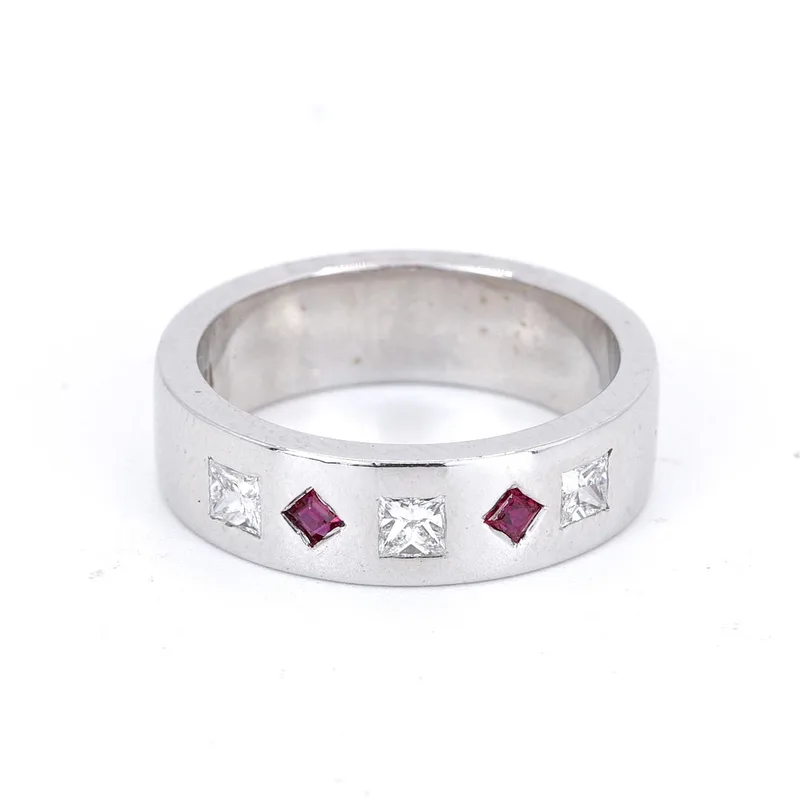 Heavy 18CT Ruby & Diamond Ring