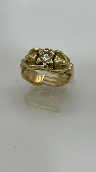 Ring - 18 kt. Yellow gold, Rose gold - 0.50ct. tw. Diamond (Natural coloured) - 18-karat gold — sculpted figures — 0.50 ct diamond