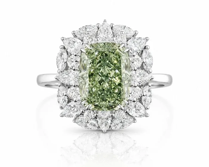 Ring - 14 kt. White gold - 4.44ct. tw. Green Diamond (Fancy coloured lab-grown diamond) - Diamond