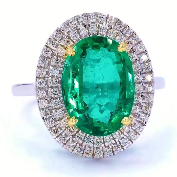 Ring - 18 kt. White gold - 4.68ct. tw. Emerald - Diamond - Fine Color Quality - IGI