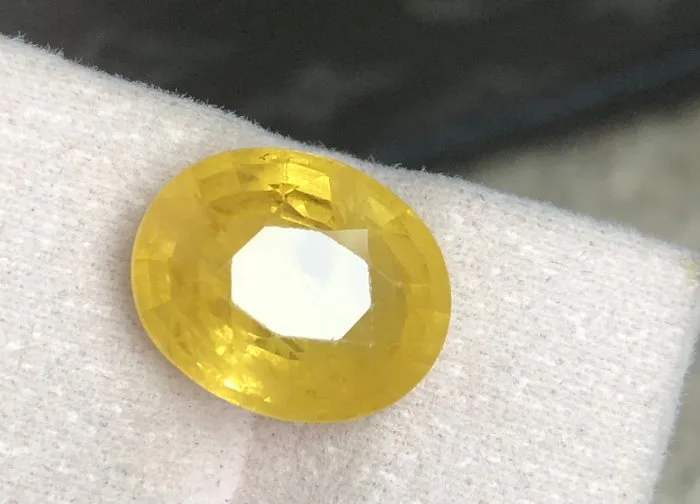 1 pcs Yellow Sapphire - 10.73 ct - International Colored Gemstone Association (ICA GemLab)