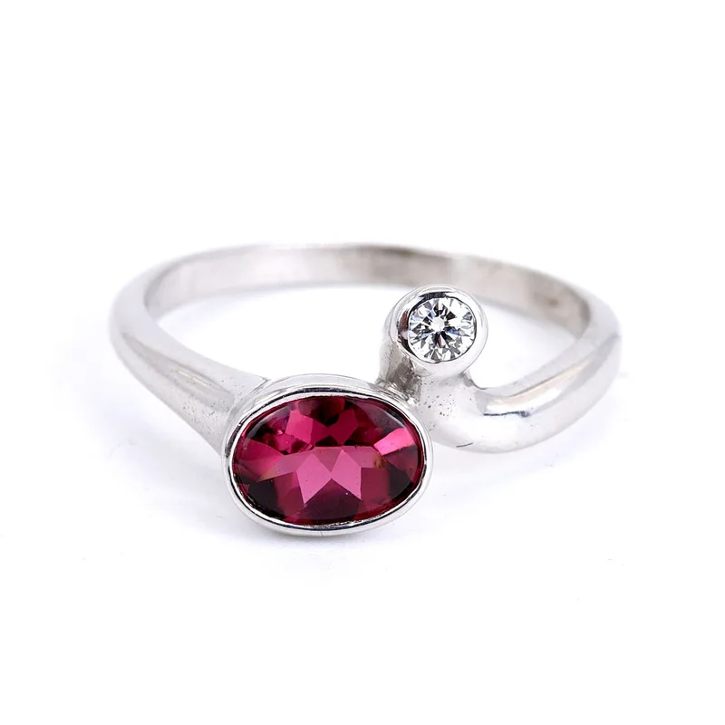 9CT White Gold Garnet & Diamond Ring