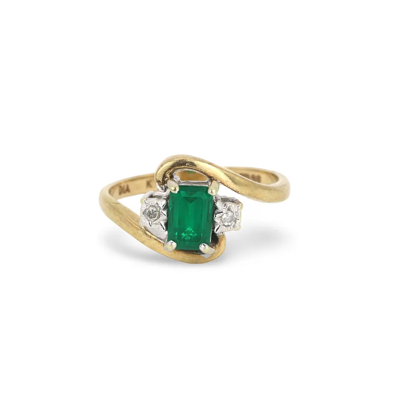 9CT Gold Emerald & Diamond Ring