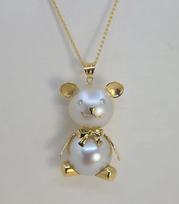 Necklace with pendant - 18 kt. Yellow gold, Soft Golden South Sea Pearls - Bear Pearl - Diamond