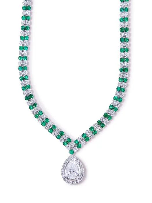Necklace - 14 kt. White gold - 5.44ct. tw. Emerald - Diamond - Natural Pear Halo Necklace