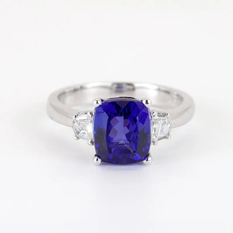 18CT Gold (3.98CT) Tanzanite & Diamond Ring