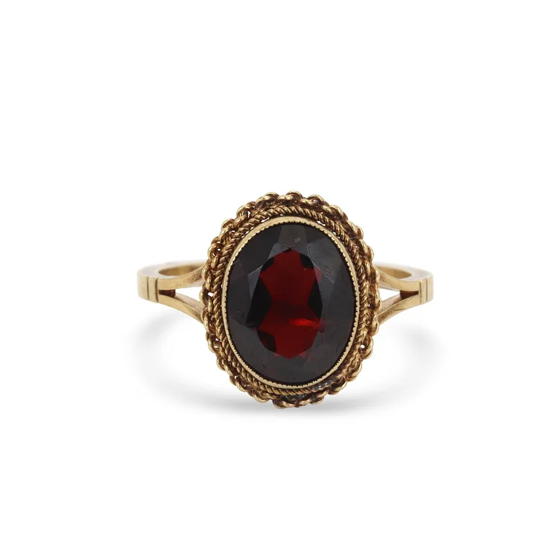 9CT Gold Garnet Ring