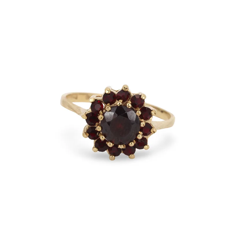 9CT Gold Garnet Ring