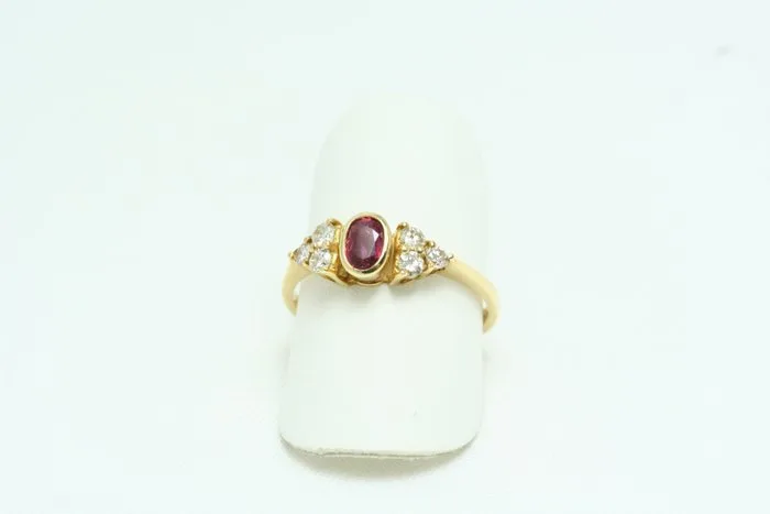 Ring - 18 kt. Yellow gold Ruby - Diamond - Ruby ring
