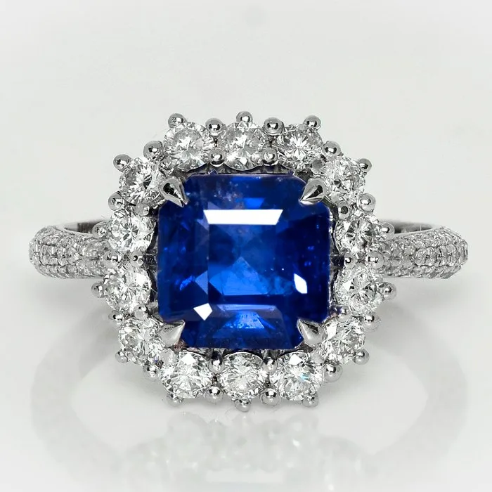 Ring - 18 kt. White gold, IGI 3.17 ct Deep Blue - 4.18ct. tw. Sapphire - Diamond
