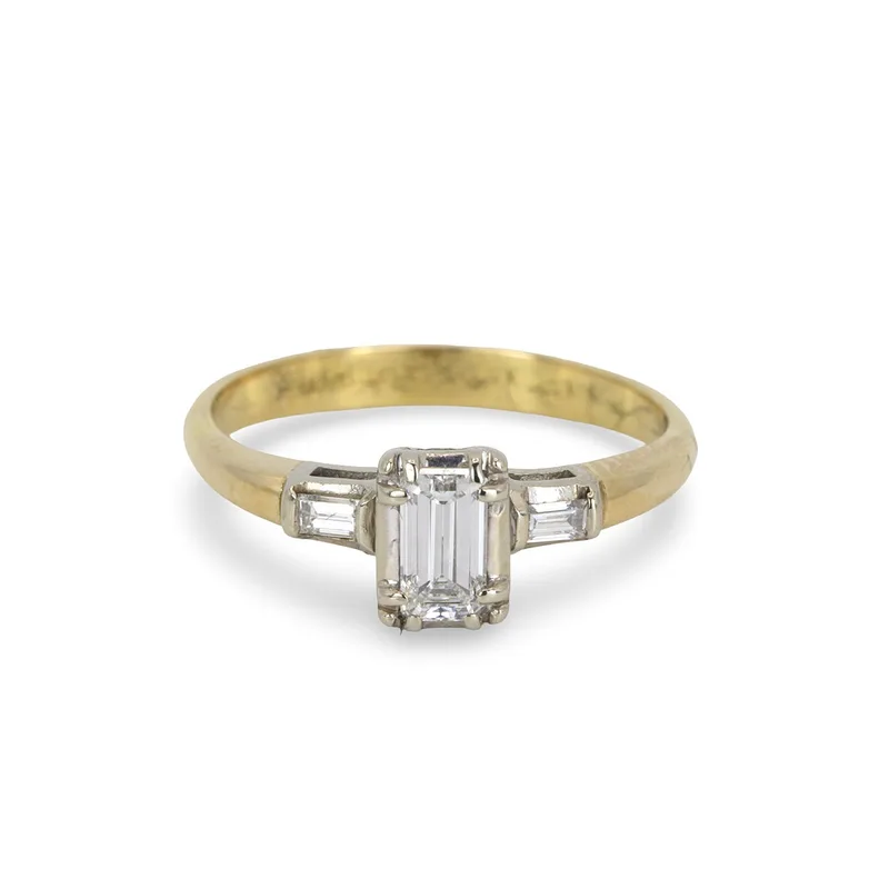 18CT Gold Diamond Solitaire Ring