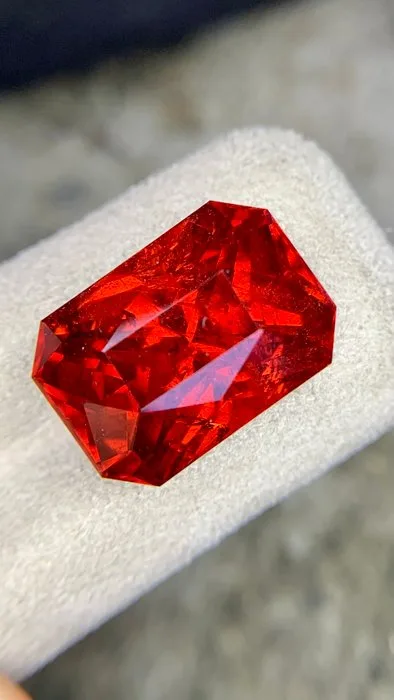 Red, Orange Spessartite - 15.82 ct - International Colored Gemstone Association (ICA GemLab) - Natural Spessartit Garnet