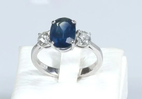 Ring - 18 kt. White gold - 5.10ct. tw. Sapphire - Diamond