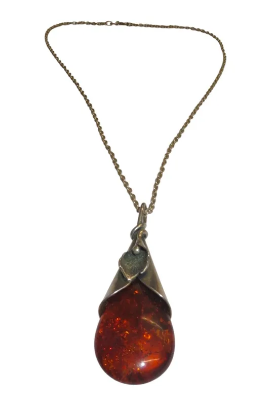Amber and silver pendant on a silver chain 13.1g gross