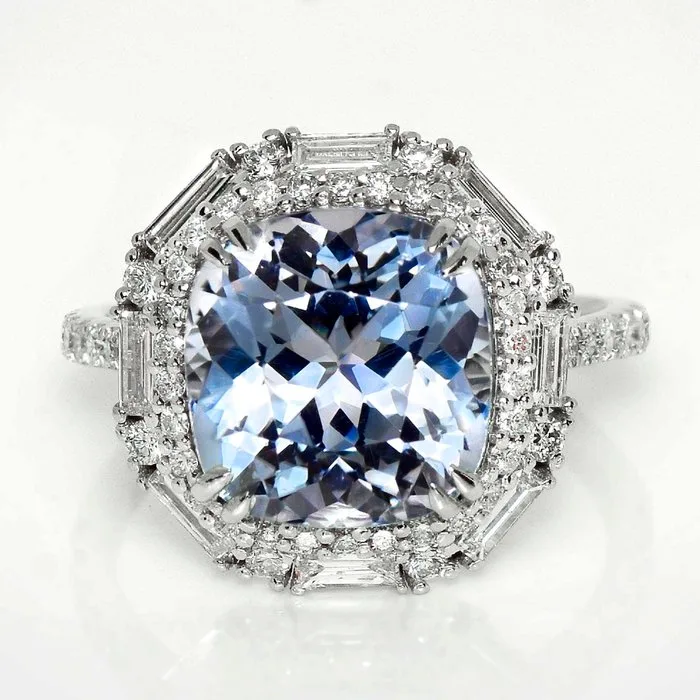 Ring - 14 kt. White gold, IGI 5.42 ct Blue - 6.18ct. tw. Aquamarine - Diamond