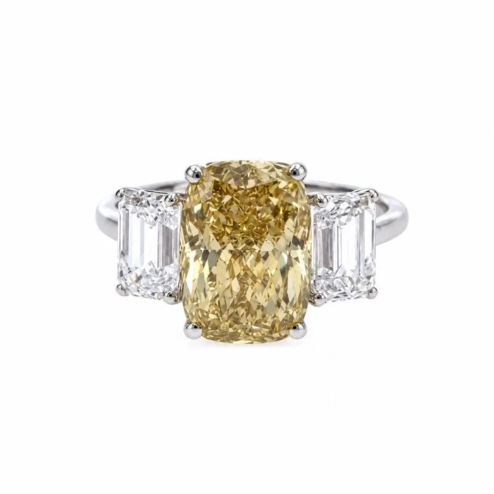Ring - 14 kt. White gold - 6.36ct. tw. Yellow Diamond (Fancy coloured lab-grown diamond)