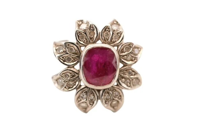 Ring - 19.2 kt. White gold - Ruby and diamonds