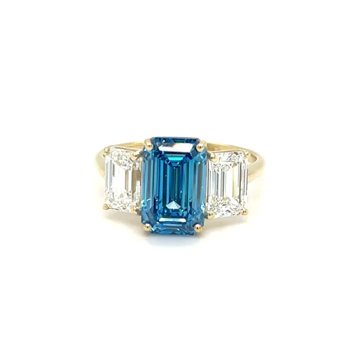 Ring - 14 kt. Yellow gold - 6.05ct. tw. Blue Diamond (Fancy coloured lab-grown diamond) - Diamond