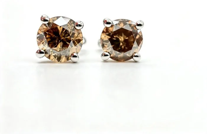 Earrings - 14 kt. White gold - 2.01ct. tw. Diamond (Natural coloured) - Diamond