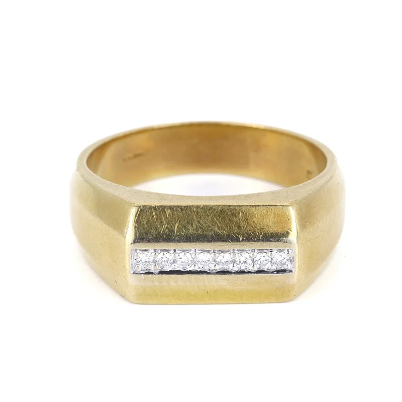 18CT Gold Diamond Ring