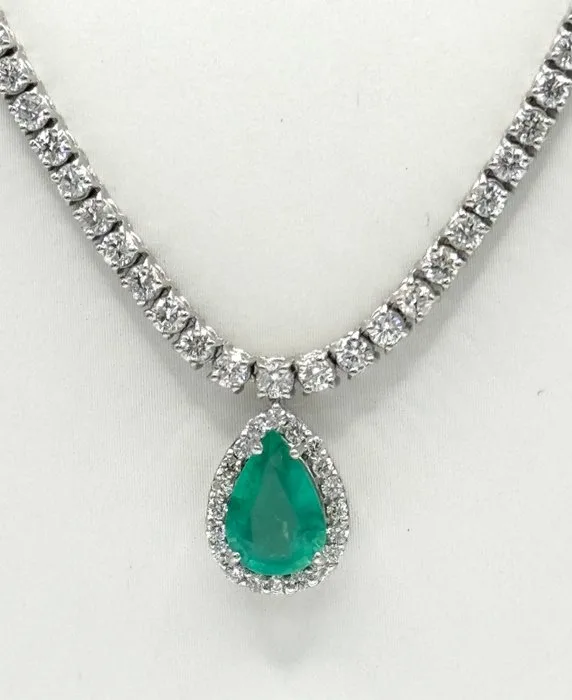 Collar necklace - 18 kt. White gold - 5.60ct. tw. Diamond (Natural) - Emerald