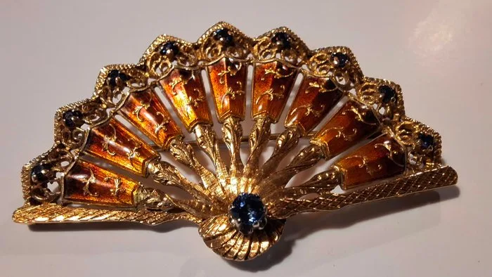 Brooch - 18 kt. Yellow gold Sapphire - Synthetic gemstone - Gold fan-shaped brooch